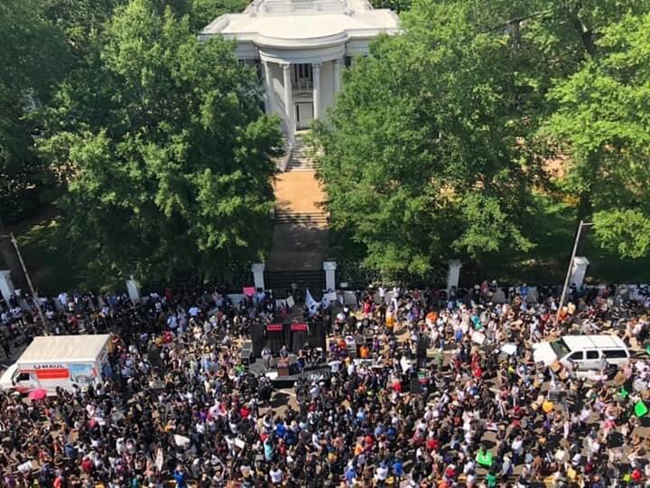 MelissaAGarriga's tweet photo. Jackson, Mississippi #BlackLivesMatter protest/march organized by #BLMSip 
🖤❤️

📸’s by Ramel Cotton https://t.co/Q5onXwxpB3