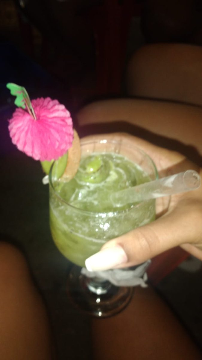 Amandaasurtada's tweet photo. 😍🍹 https://t.co/JapLzafPod