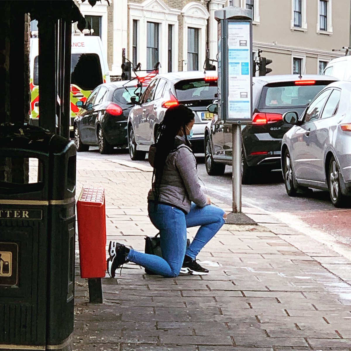 ClaireHunte's tweet photo. How incredible is this young lady? On the way home from a peaceful protest we passed her waiting for a bus.  She ‘tookaknee’.  She’s incredible. #londonprotest #ukprotests #takeaknee #blacklivesmatter #georgefloyd #antiracist #love #humanity #justice #peace 🖤❤️ https://t.co/MFfnm4HIn2