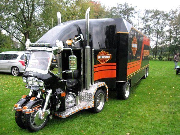 bellchangotit's tweet photo. harley-davidson-motorcycle-with-truck-trailer #funniness #tee-hee #smirk #jolly https://t.co/al1DG7tstY
