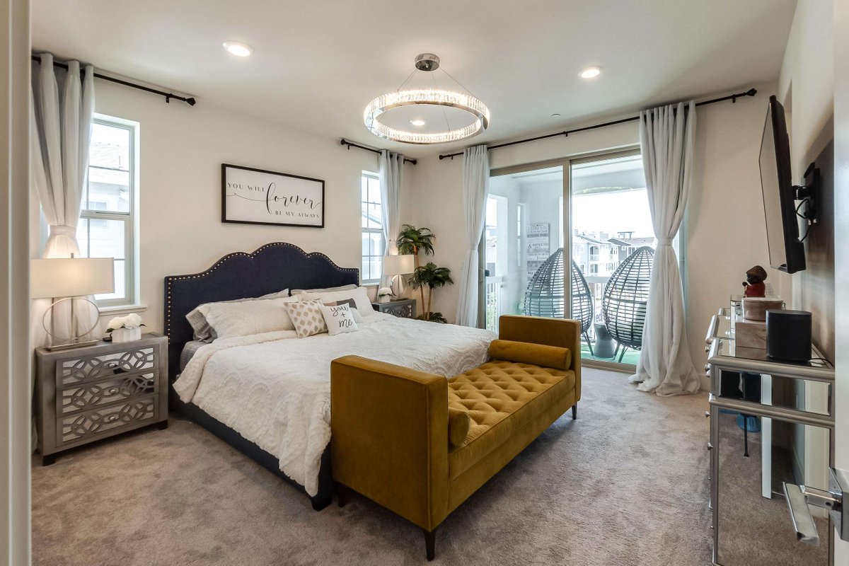 WALKINTOUR's tweet photo. 37563 Skysail Street Newark, California 

Covered deck at master bedroom and living room; Patio at downstairs bedroom. Kitchen with granite counters and upgraded appliances. 

Listed by Helen Du Lic : 01782114 https://t.co/MHM6Fj9JFc