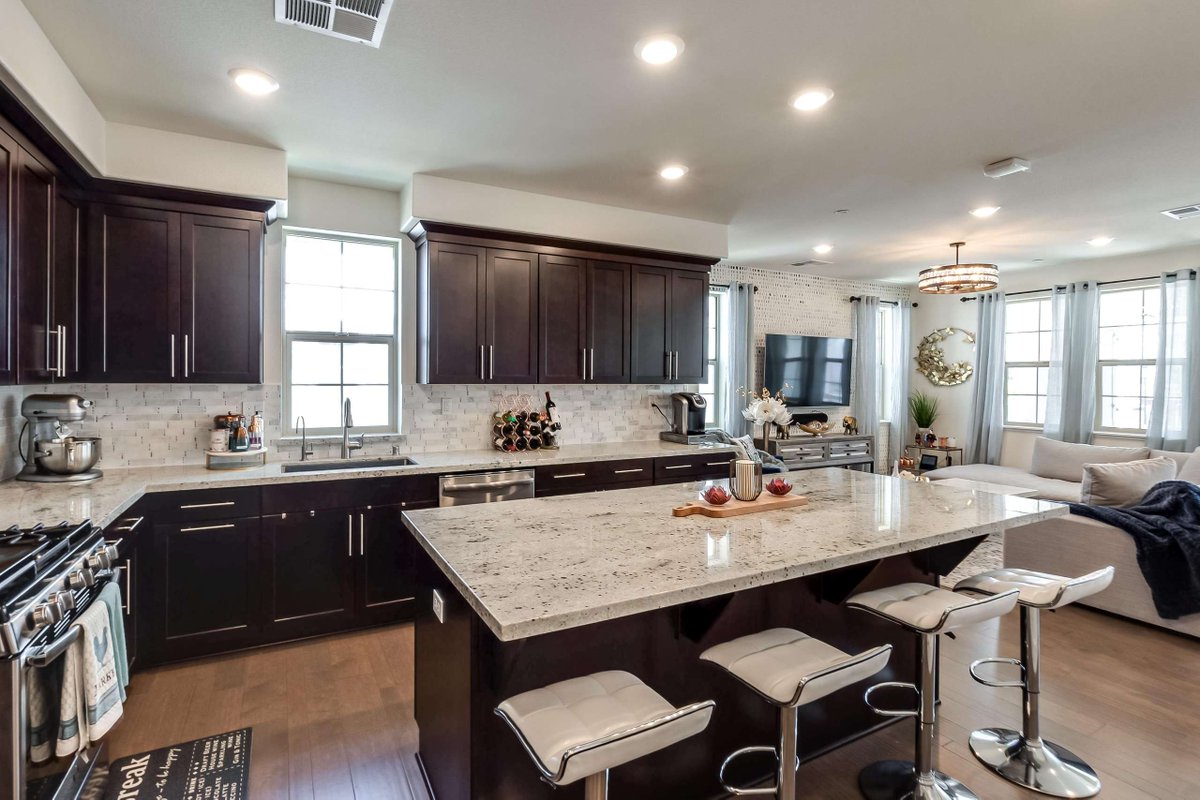 WALKINTOUR's tweet photo. 37563 Skysail Street Newark, California 

Covered deck at master bedroom and living room; Patio at downstairs bedroom. Kitchen with granite counters and upgraded appliances. 

Listed by Helen Du Lic : 01782114 https://t.co/MHM6Fj9JFc