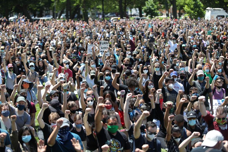 MPFIED's tweet photo. 20K+ Show up in Chicago. Keep up the pressure. It feels like change is in the air. https://t.co/Yif8KPtJF1