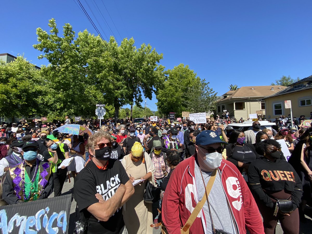 berkeleyside's tweet photo. There are blocks and blocks of people walking &amp; blocks of people waiting to join this Berkeley protest. Northbound traffic on Ashby Avenue is stopped at Ellis. Not a march where it is easy to social distance although everyone has masks on. #GeorgeFloydProtests #BlackLivesMattter https://t.co/mewcdio0Gg