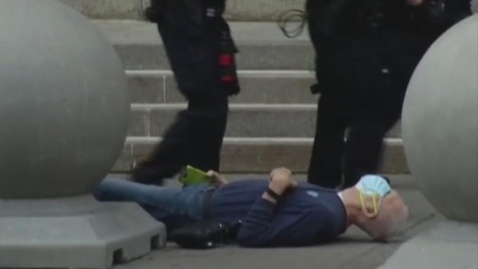 View image on Twitter