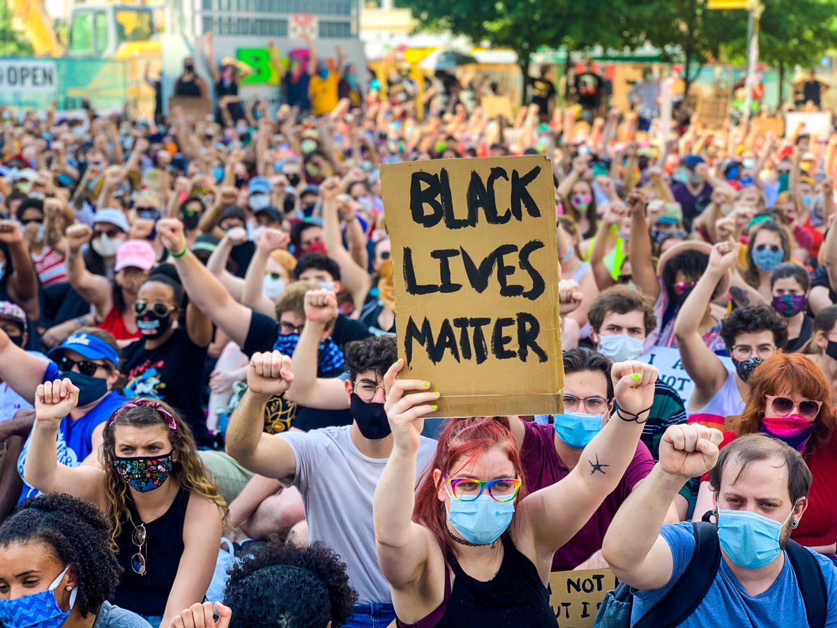 jasiri_x's tweet photo. A powerful display of unity in Pittsburgh today #1hood https://t.co/iAArTqzsmP