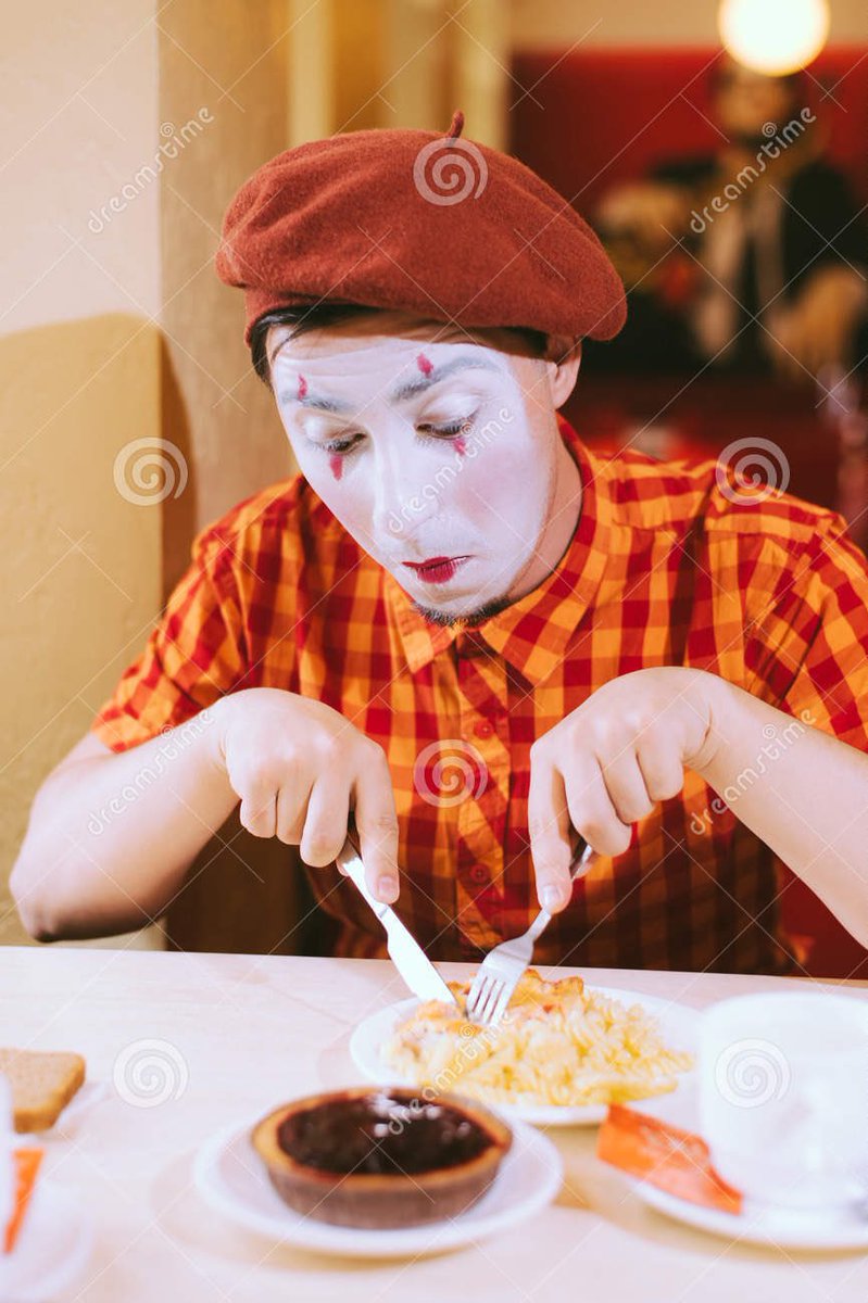 CbusClownWatch's tweet photo. 🚨🚨CLOWN ALERT🚨🚨 Real time image of a customer eating at Brassica/Northstar https://t.co/Tg6WGT0iHx