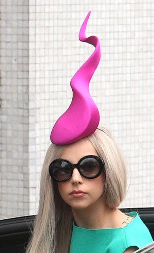 Lady Gaga but as you keep scrolling her smile gets bigger: A Thread
