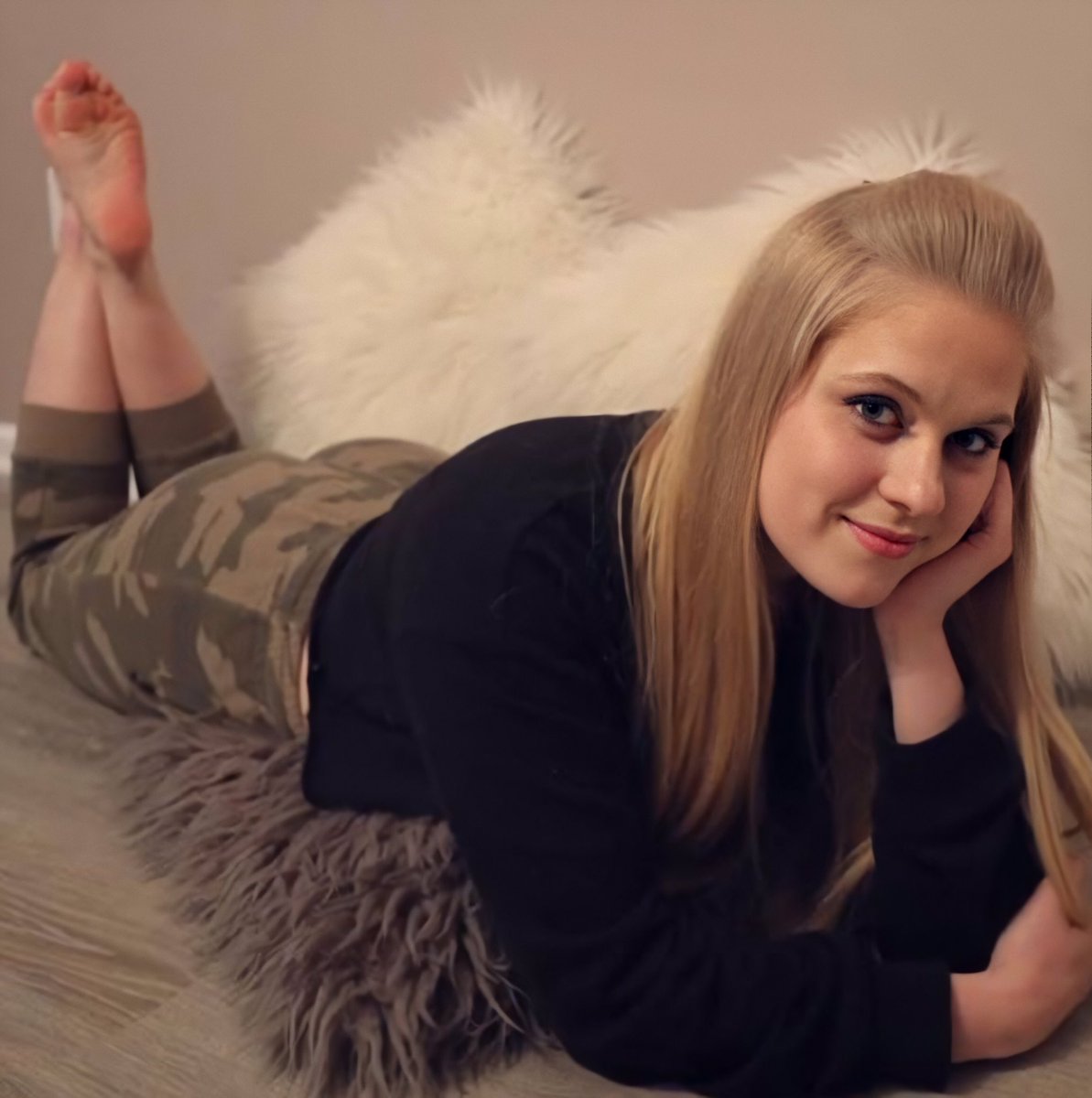 FeetLizzy's tweet photo. Kellys beautiful soles 😍 https://t.co/M8W3QmHKmO