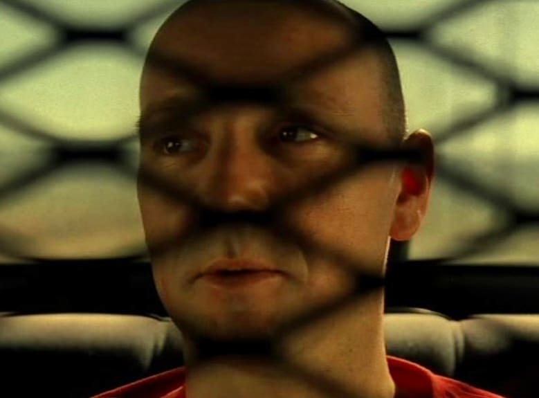 SensCritique's tweet photo. 💡  Le saviez-vous ? 

Au cours de la scène finale de #Se7en de David Fincher, le visage de Kevin Spacey aka John Doe est divisé en 7 parties par la grille de protection du véhicule de police 7️⃣🎬 https://t.co/ez0K7X1GeU