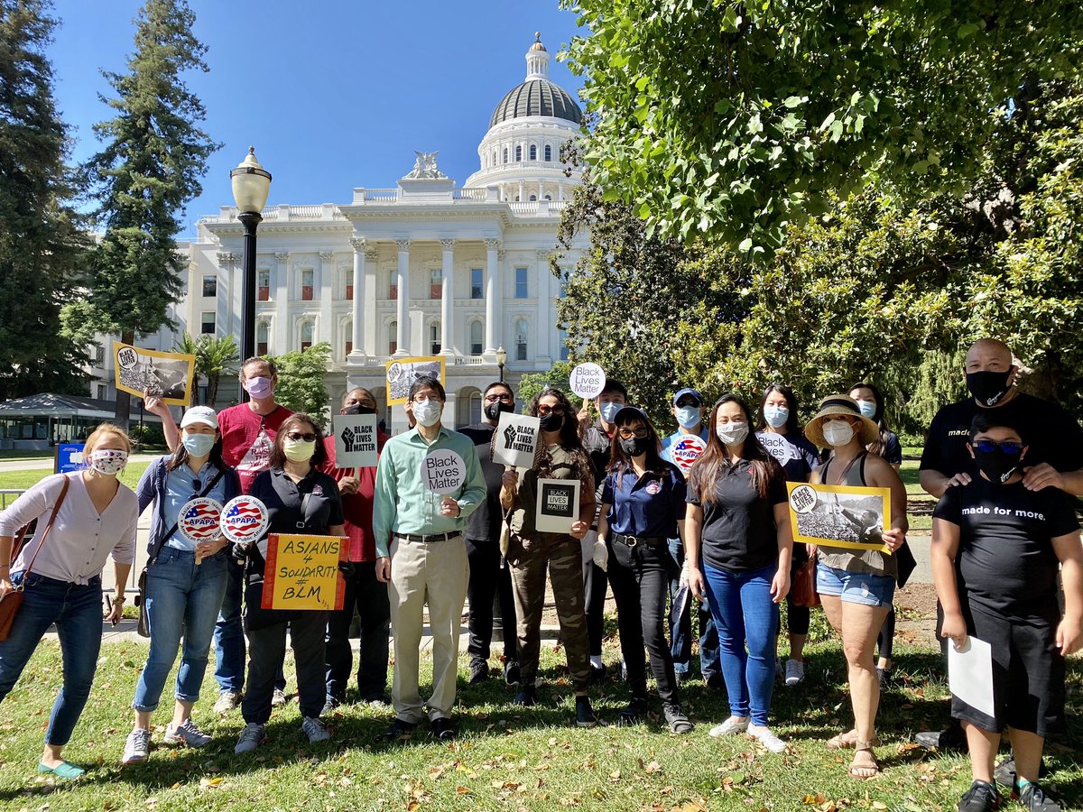 YenLMarshall's tweet photo. Proud of our diverse #Sacramento community! 
Thousands people of all races, walking shoulder 2 shoulder, standing in #solidarity becuz

#BlackLivesMatter 

Thanks Sac #NAACP 4 this Peace #GeorgeFloyd March.
 
#Unity
#Time4Changes
#Justice4GeorgeFloyd 
#EndRacism
#accountability https://t.co/4ydEHG2Wy4