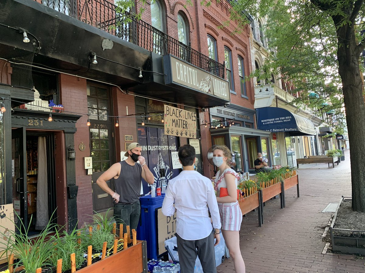 AmberGove's tweet image. Shout out to @CapLounge for a super seamless protester supply effort. We made 3 full loaded runs on our @ternbicycles HSD (thank you @TheDailyRiderDC). Lots of work to do to correct 401 years of oppression. Let’s be better. #BLMDC