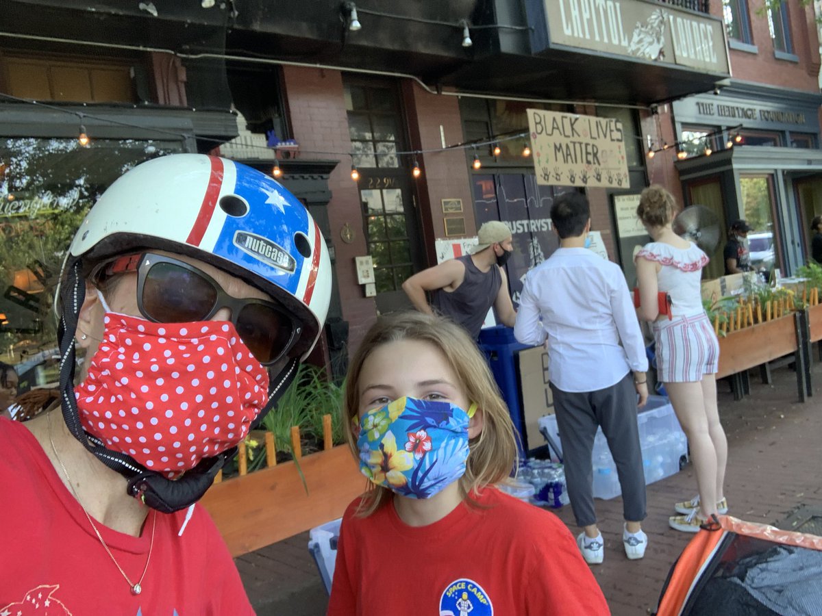 AmberGove's tweet image. Shout out to @CapLounge for a super seamless protester supply effort. We made 3 full loaded runs on our @ternbicycles HSD (thank you @TheDailyRiderDC). Lots of work to do to correct 401 years of oppression. Let’s be better. #BLMDC