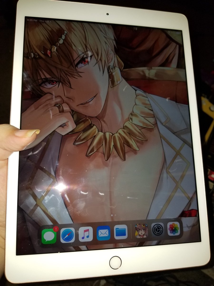 Doktor Z On Twitter He S Gold And His Name Is Gilgamesh Fgo Gilgamesh Ipad