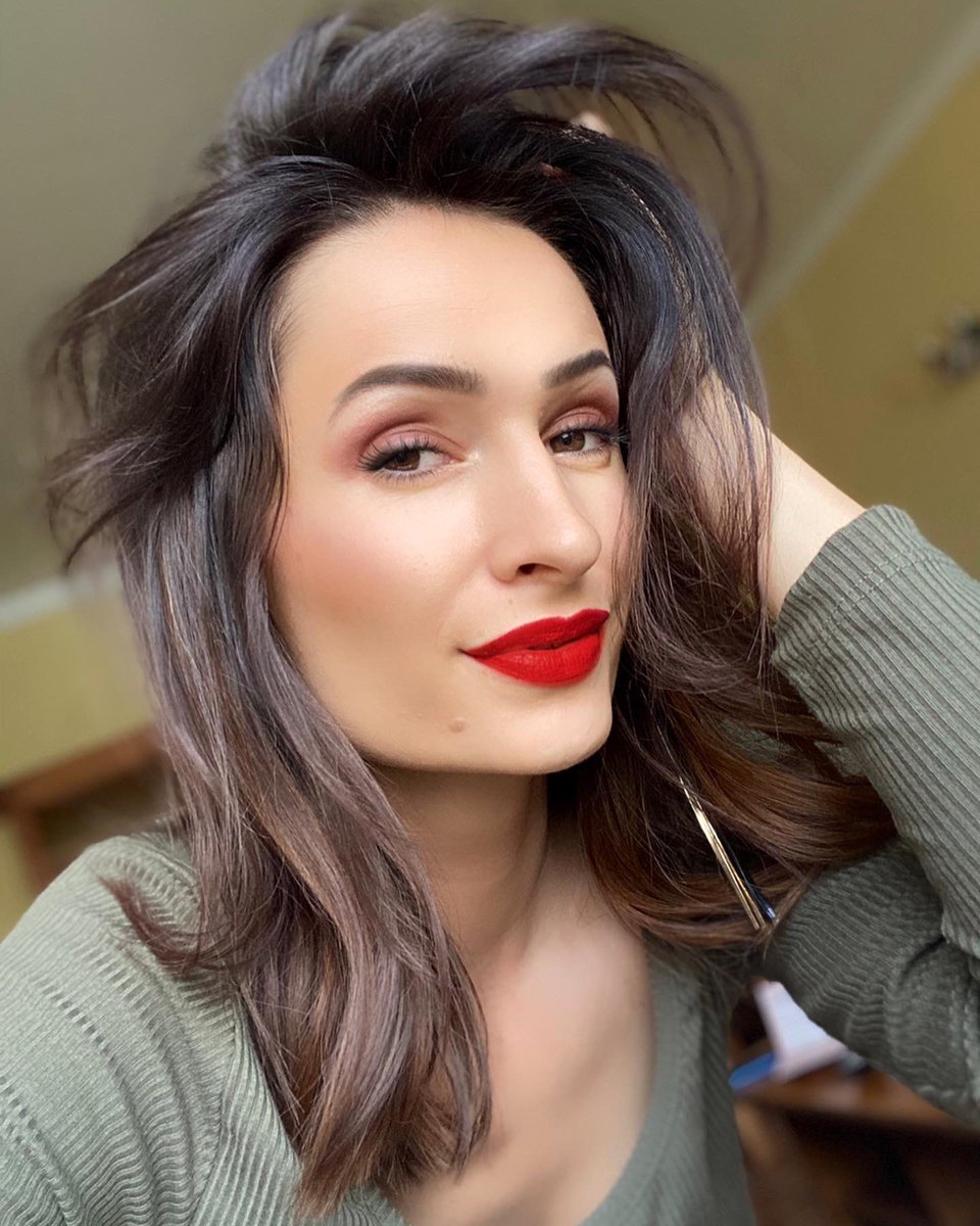 #mood #model #dancer #tvojetvarmaznamyhlas #actress #slunecna #selfie after long time #redlips #basis for #lady #brunette #SundayMorning