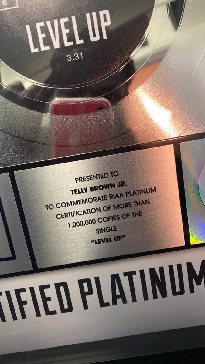 DJ_Telly_Tellz's tweet photo. CERTIFIED PLATINUM
#djtellytellz
#fuckitupchallenge
#levelup
#ciara https://t.co/lmNbJjfZqA