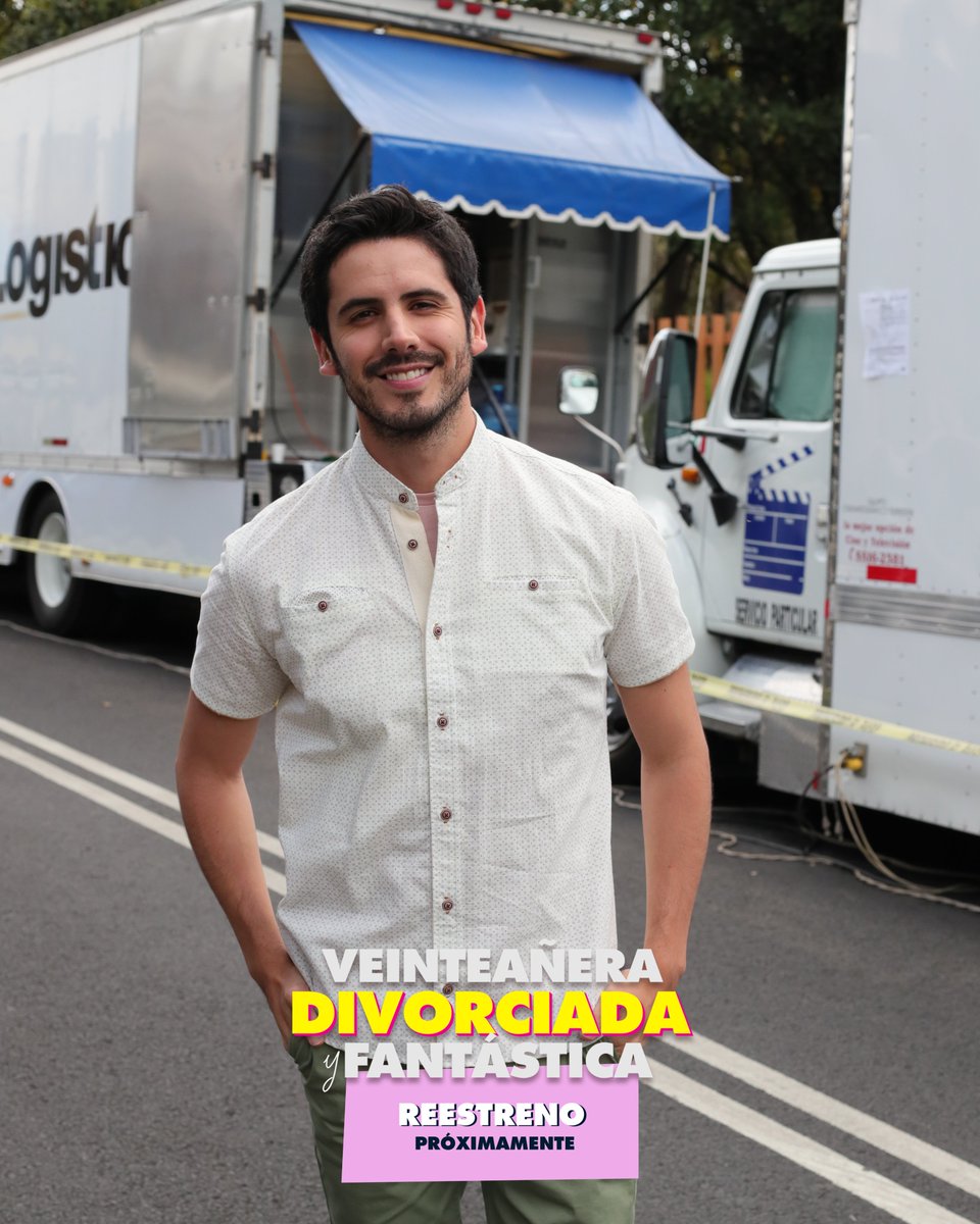 VeinteaneraDiv's tweet photo. Un recuerdo más del set y de una de las tantas sonrisas que @ClaudioRocca nos regaló.💕
#VeinteañeraDivorciadaYFantástica, próximamente de nuevo en cines.✨ https://t.co/KBhkC3QEfG