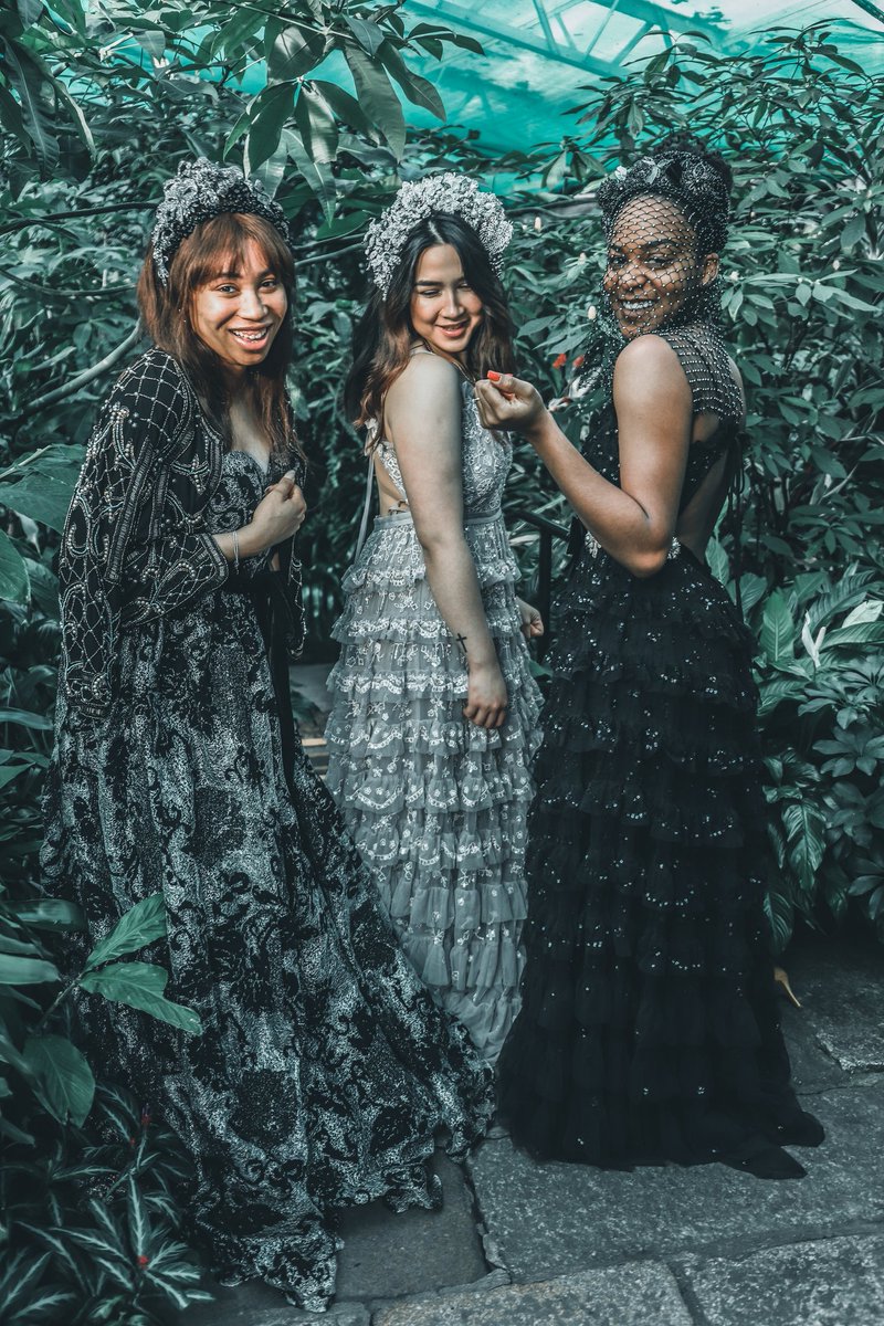 saintbethoffic3's tweet photo. #laughter #togetherness #oneness #AllLivesMatters #BlackLivesMattters 
#bridalcrowns https://t.co/Qh0zccAhc9