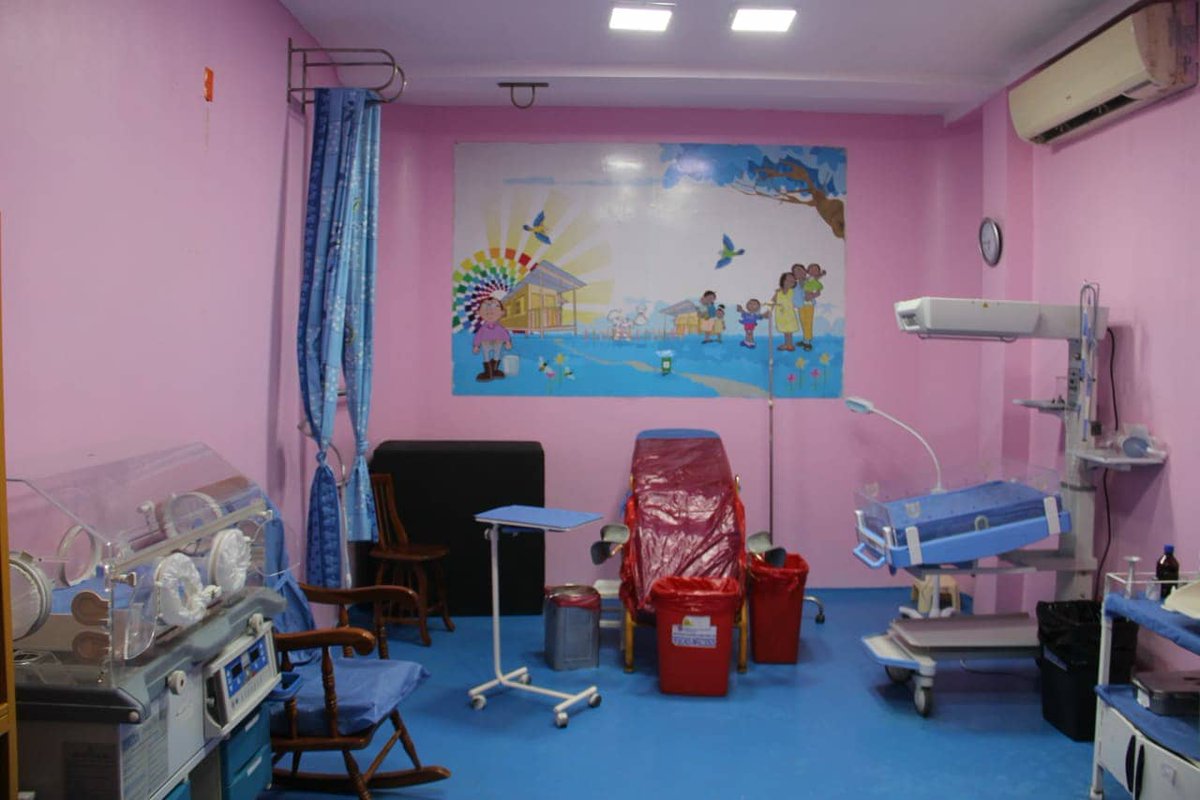Md_FranciscoPG's tweet photo. Hoy junto a parte de mi equipo de trabajo recorrimos el Centro de Salud Materno Infantil de Posorja, porque para quienes somos parte de @Salud_CZ8 no existen horarios para estar pendientes de los pacientes y verificar que reciban una atención oportuna con calidad y calidez. https://t.co/UhWSoPZ7lz