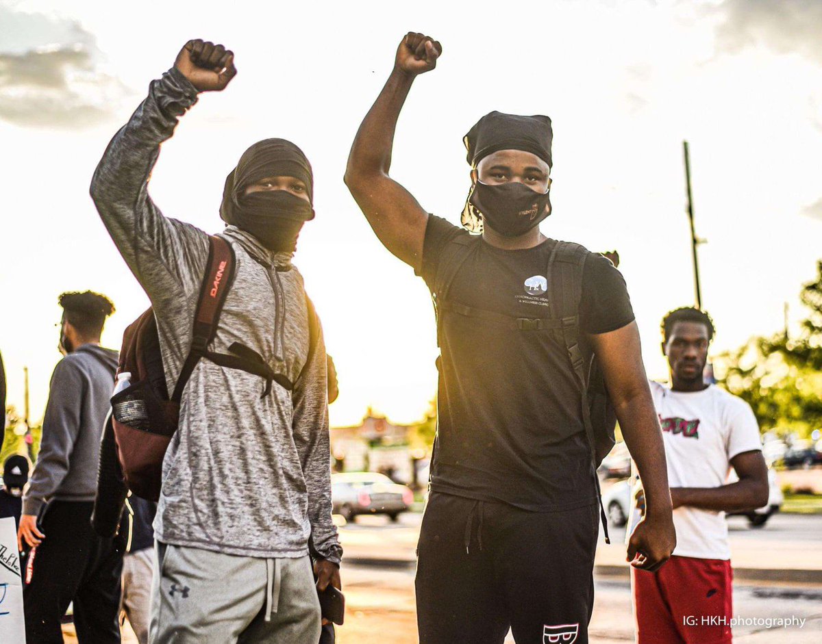 jeremiah_miah11's tweet photo. These were the pictures he saw on the news that made him think we were doing criminal acts. I’ll never support looting because I own small businesses in the U.S and back home in my country Liberia. I’ll always stand up for what’s right regardless of what a rich guy thinks https://t.co/AqlaO4zYp7