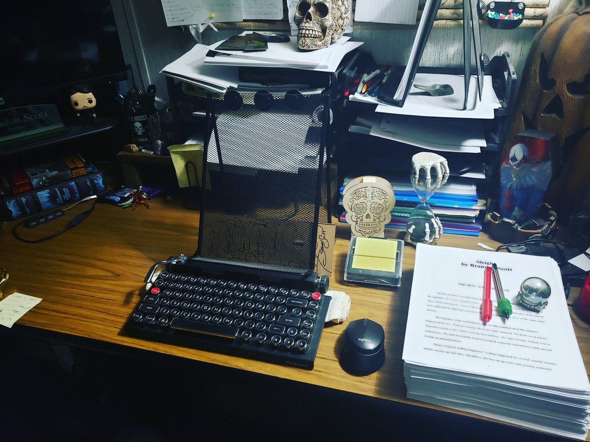 BrandonScott_AU's tweet photo. Second round to begin ... now...
#UGH #amediting #hatesit #editingsucks #longnovel #waypastdeadline #deadlinewhatdeadline #writersdesk #writersproblems #WritingCommnunity https://t.co/3WDMU19GzD