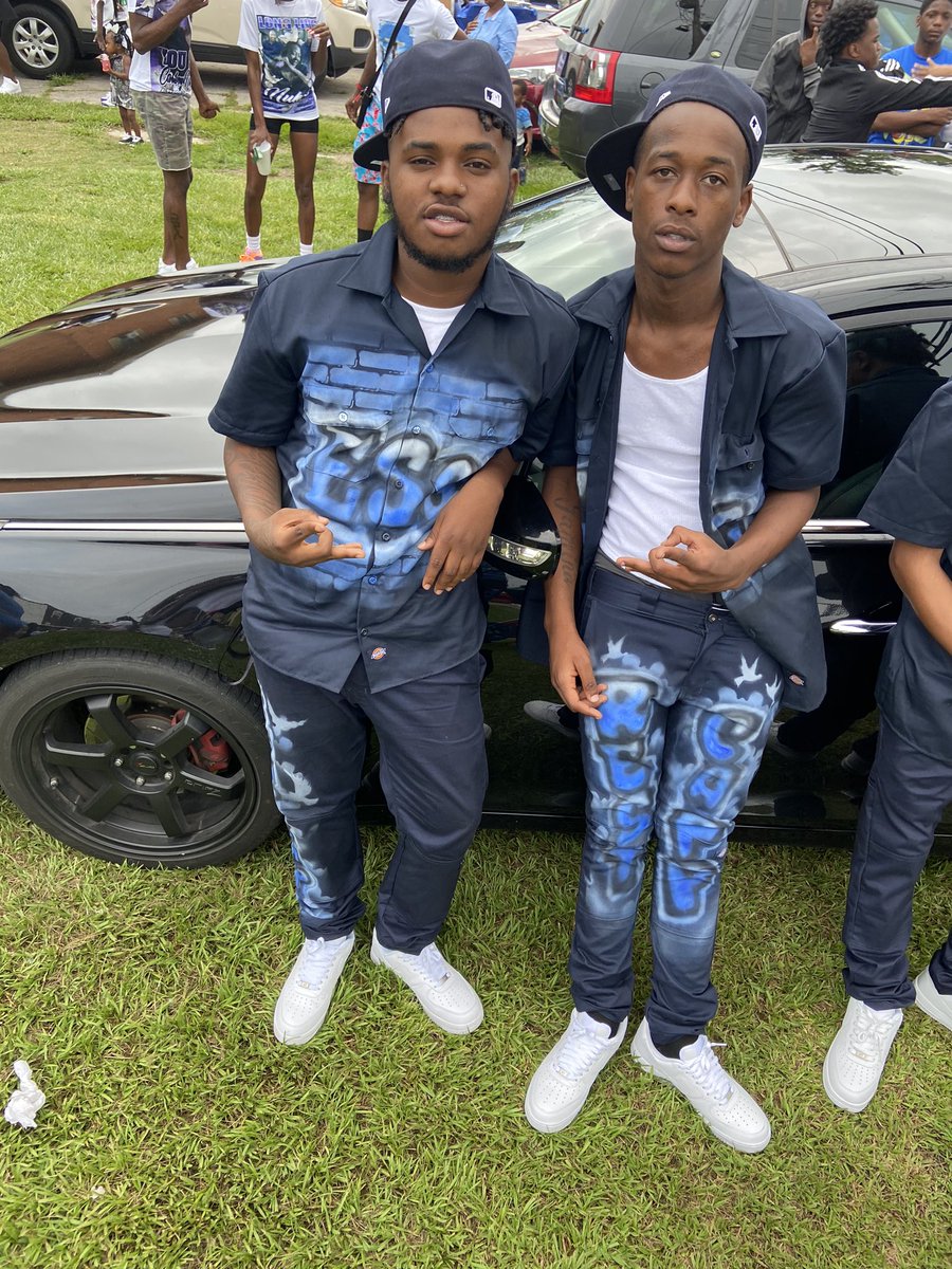 baby40_the1's tweet photo. If you anit wit us you against us 🤕#rocbloc4L #LLk4 #LLS https://t.co/iaJatqiXwF