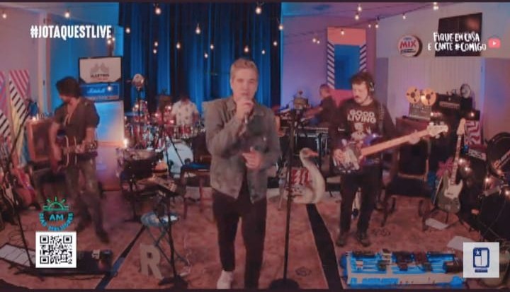 ellenluciarad_'s tweet photo. Eu amo uma banda ❤️ #JotaQuestLive https://t.co/CQIx602rVb
