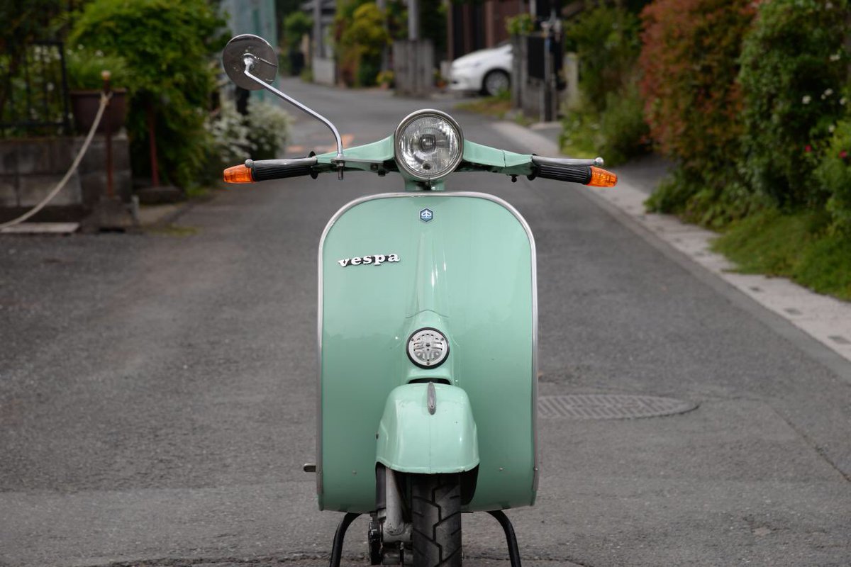 Accela バイク記事紹介 ミラーは右側のみ 左ミラーは無しな原付って 法律的に大丈夫なの 平成18年12月31日以前に造られた原動機付自転車ならok しかし 00年代になっても左ミラーなしで販売されたのは スズキのチョイノリくらいと思われる