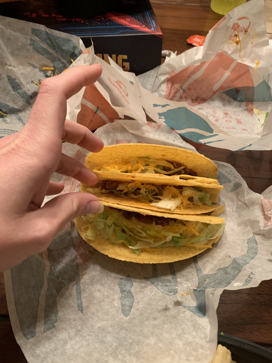 bors_kelly's tweet photo. Cool @tacobell glad they have SOME meat in them 🙄 https://t.co/guYWNVD5Wo
