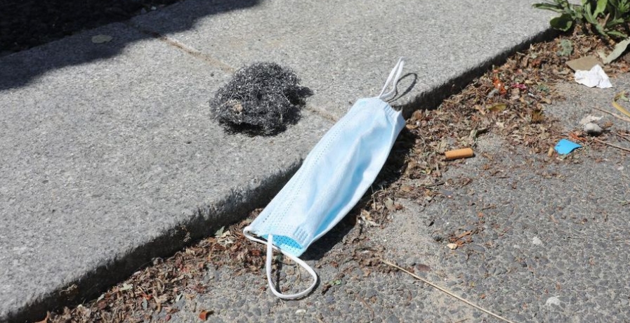 le_Parisien's tweet image. L'amende si vous jetez un mégot ou un masque par terre va bientôt doubler : elle va passer de 68 à 135 euros, et pourra même être majorée à 375 euros, voire 750 euros dans certains cas ! leparisien.fr/societe/masque…