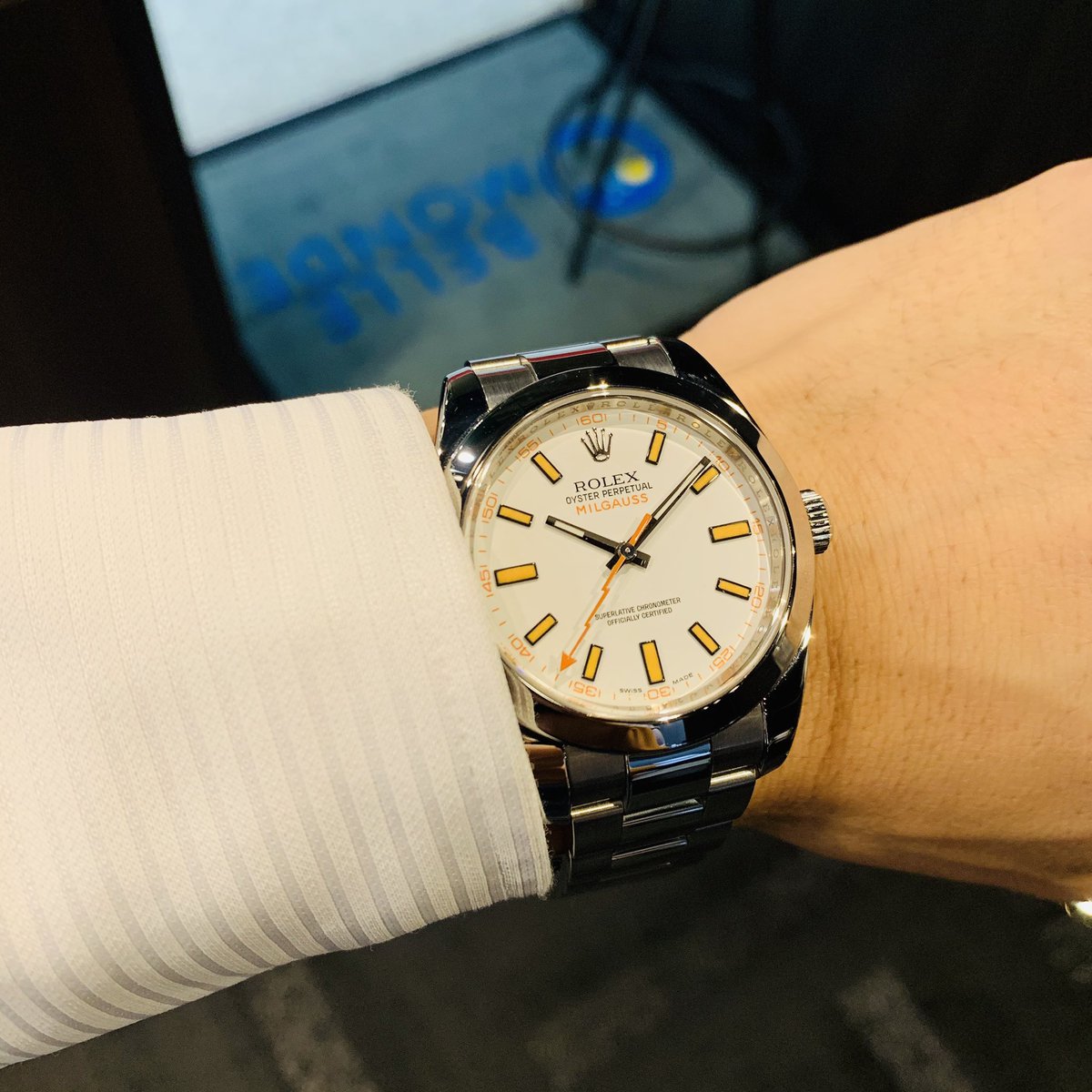 腕時計専門店 Belle Monde Rolex ミルガウスの ミル はフランス語で 1000 を表し ガウス は磁束密度の単位 つまり ミルガウスは 1000ガウス という意味なのだ 磁界の強さがわかりやすい A M 単位に変換すると 79 580a M になり約8万a Mに