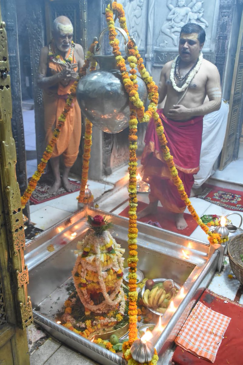 nationfirstravi's tweet image. आज दिनांक 07-06-2020 को श्री काशी विश्वनाथ मंदिर में मंगला आरती।
💐💐🙏 हर हर महादेव  💐💐🙏
#ShriKashiVishwanath #ManglaAarti #CorridorProject #Varanasi