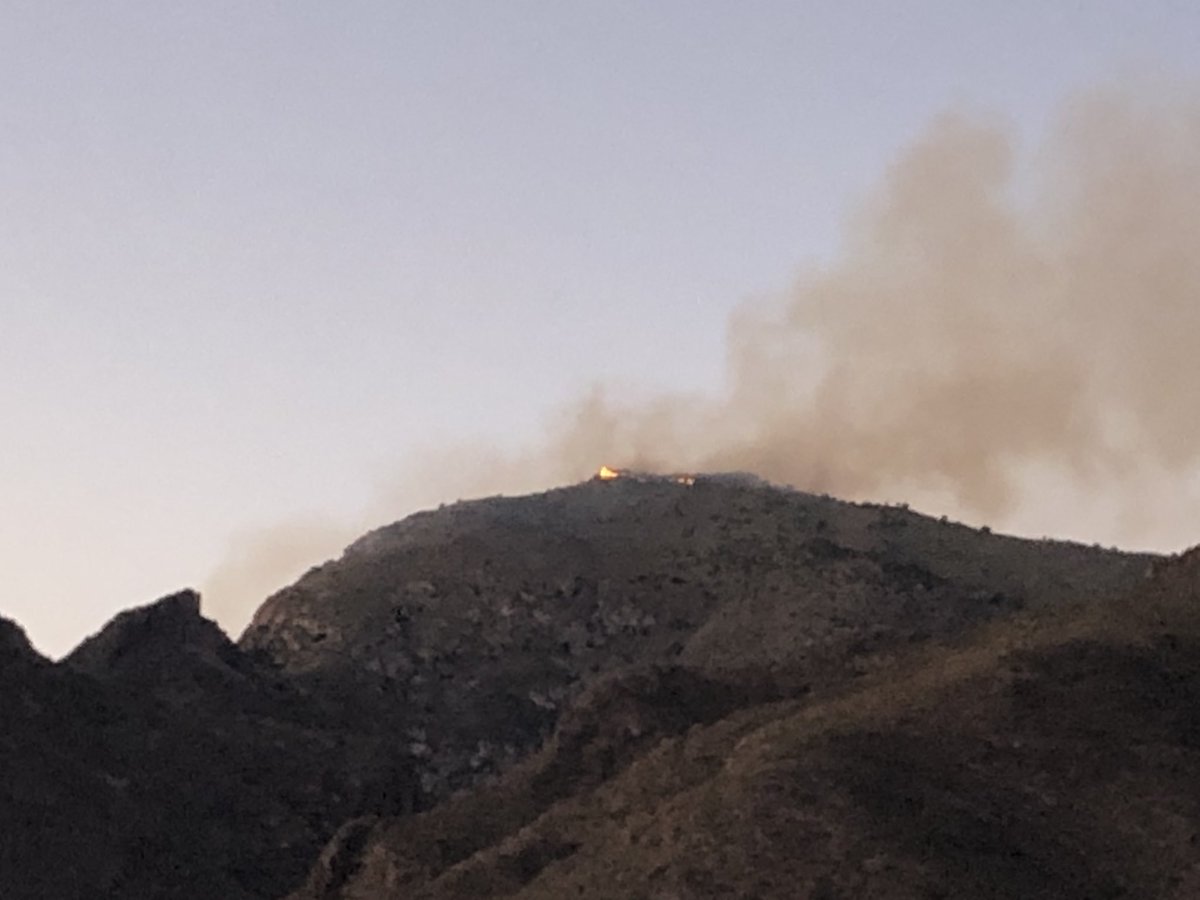 jondotwang's tweet photo. @TucsonStar fire on the Catalina’s right now https://t.co/3Fs7Xz72bl