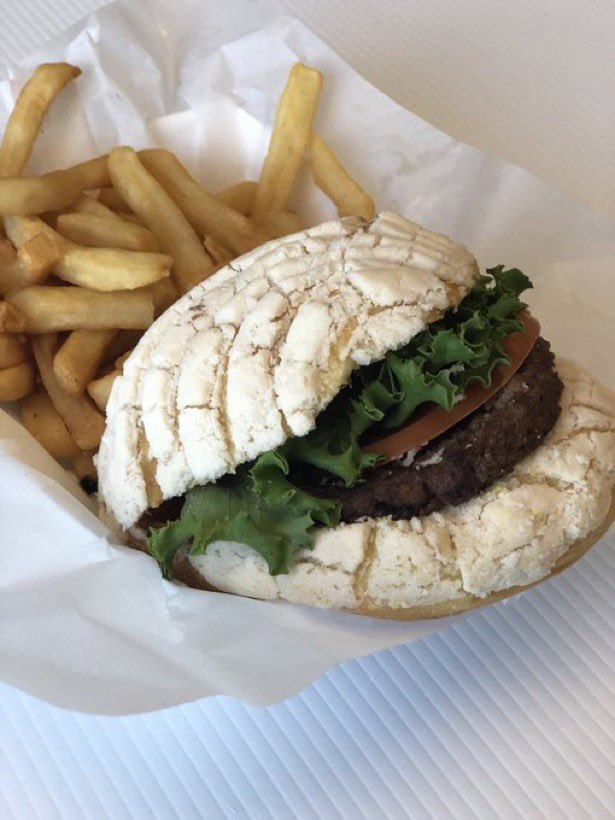 miblogestublog's tweet photo. and/or this ... #ConchaBurger https://t.co/OeozCtDZHG
