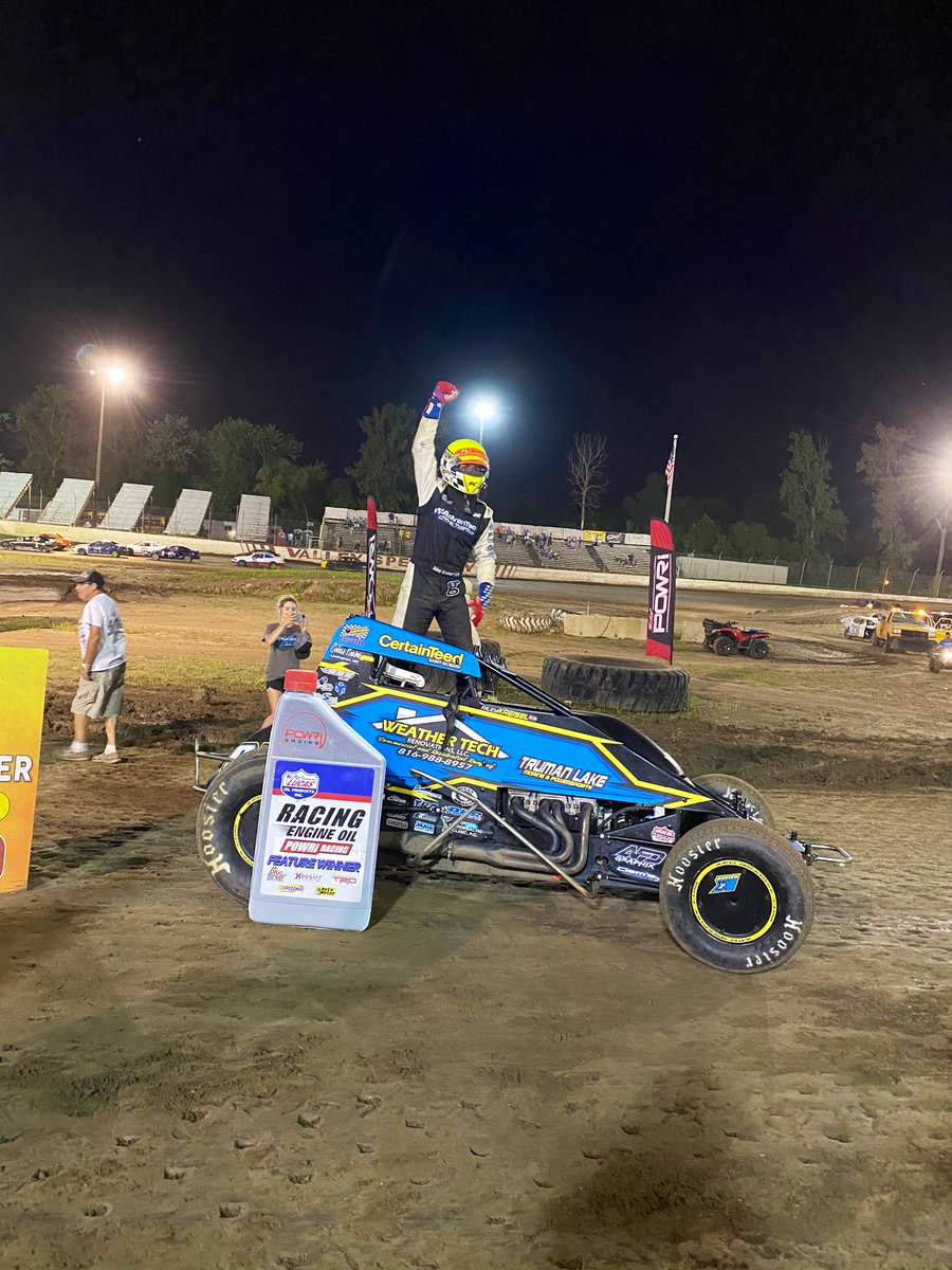 POWRiTV's tweet photo. .@Kreisel90 wins the @POWRi_WAR feature event here @valleyspeedway! https://t.co/CuLxu9kUVK