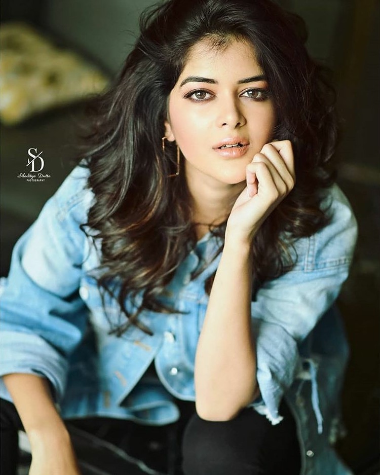 Pic credit to @siladitya_dutta #fashionphotographer 
#MadhumitaSarcar #photoshoot #fashionphotography #stunning_shots #gorgeous #fashionstore #fashiondiaries #kolkata #fanpage #madhumita_rrishii_fc #sundaymagic 

#makeup @anichakladar