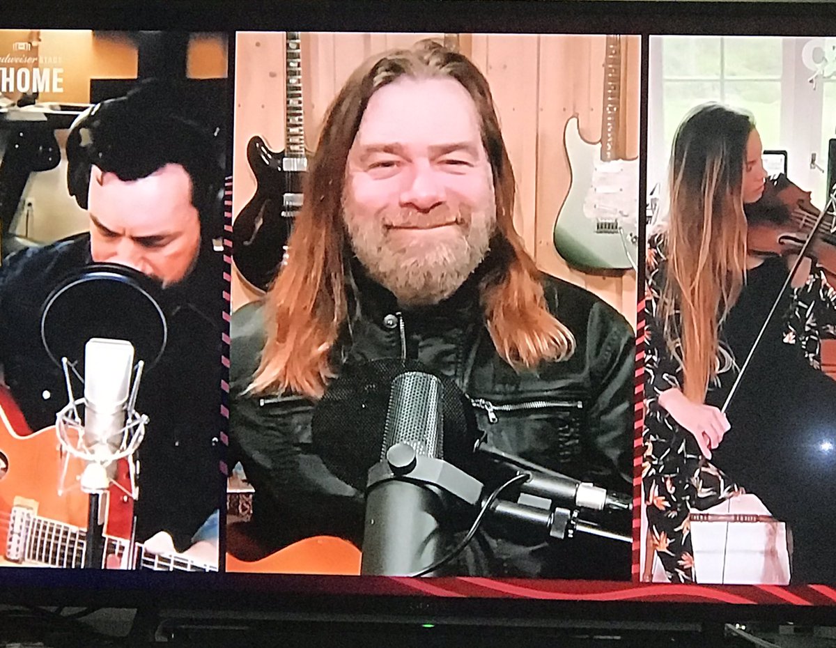 Loving @alanthomasdoyle and the Beautiful Beautiful Band on #BudStageAtHome!! ❤️ 🇨🇦 😊