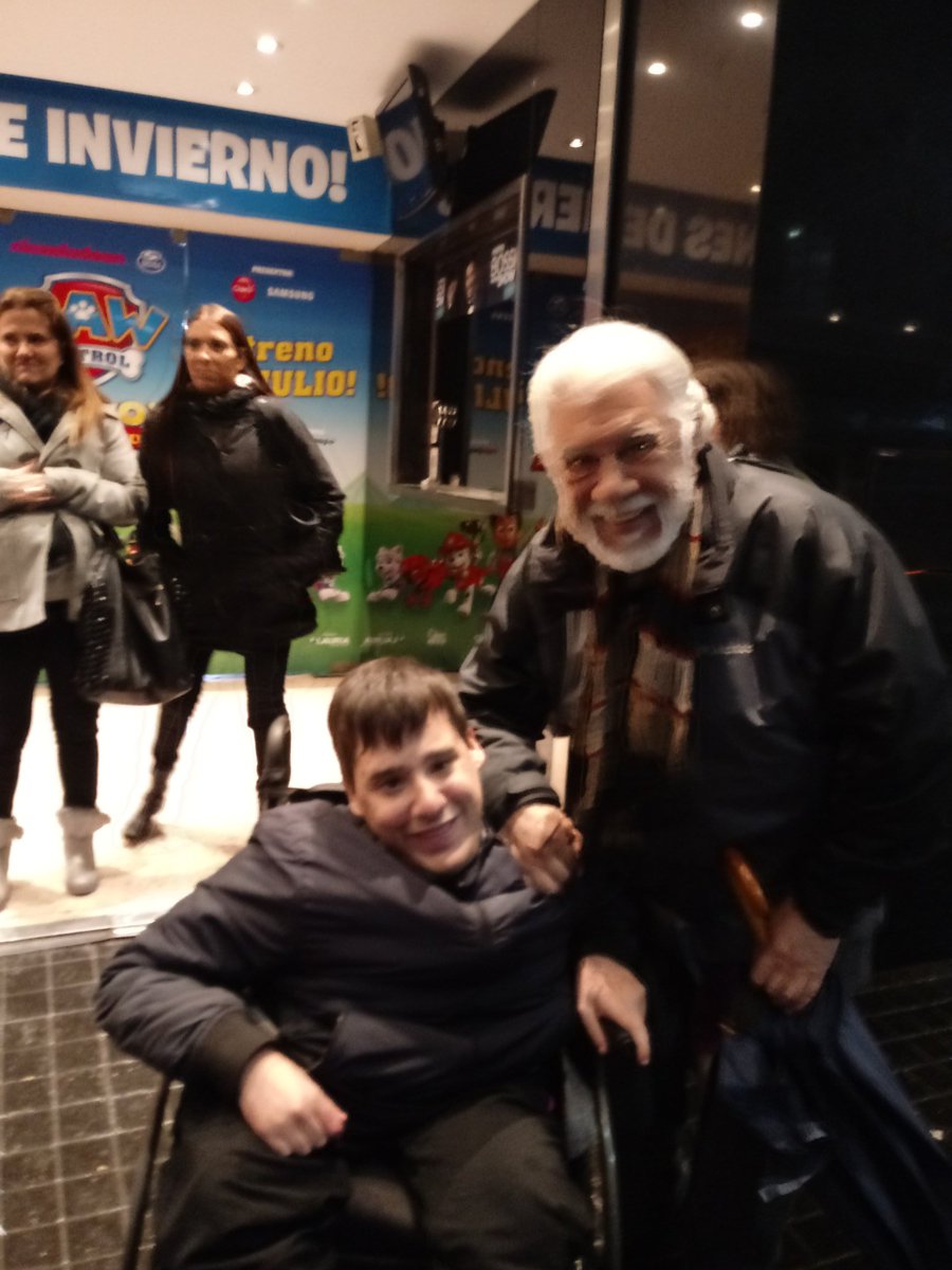 facucuesta88's tweet image. @andykusnetzoff buenísimo #PodemosHablar con:mi amigo @germanpaoloski (a quien conocí en 2018 cuando ambos salíamos de ver @elviolinistaok donde actuaba su mujer @sabrygarciarena junto a mis amigos @LavieRaul y @julitacalvok y además lo veía en #NETxFOX) genios!!! desde Mercedes.