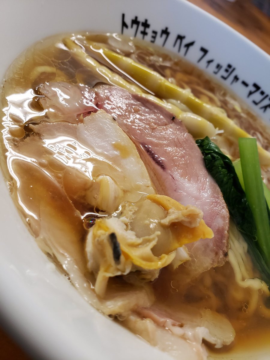 kana0533's tweet photo. tokyobayfisherman's@北久里浜

醤油＋替え玉

貝出汁100％のスープに中太多加水のちぢれ麺

替え玉は生姜タレが乗りそのまま食べてもスープにつけて食べても旨し！

横須賀にまた名店が出来ましたねっ🍜

#ちょうどいいグルメンタ
#エフヨコラーメン部
#かーなしゅらん https://t.co/yjLBodLgnp