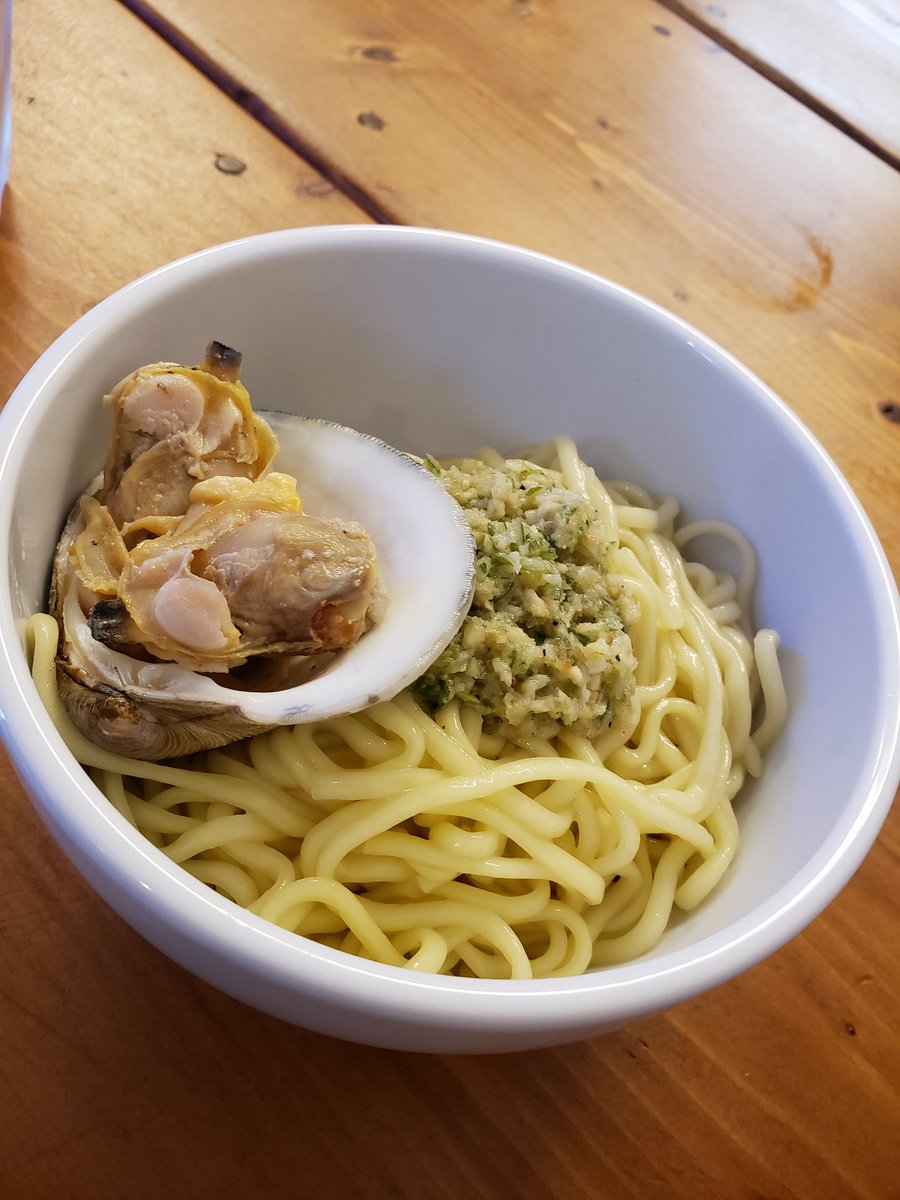 kana0533's tweet photo. tokyobayfisherman's@北久里浜

醤油＋替え玉

貝出汁100％のスープに中太多加水のちぢれ麺

替え玉は生姜タレが乗りそのまま食べてもスープにつけて食べても旨し！

横須賀にまた名店が出来ましたねっ🍜

#ちょうどいいグルメンタ
#エフヨコラーメン部
#かーなしゅらん https://t.co/yjLBodLgnp