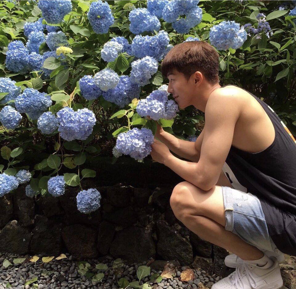 Joo : this flower is beautiful babeSuj : 