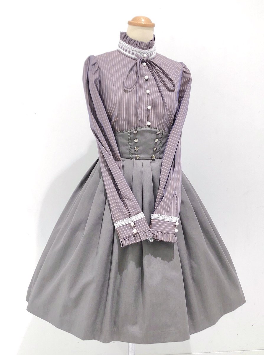 ট ইট র Chouchou Ange名古屋店 Sheglit 新作 ストライプレースブラウス ハイウエストタックスカートと合わせた 角度によってニュアンスの変わる美しい色味のオールドローズ Contractタックスカートと合わせた お上品なグレーの2色 Atelier Pierrot