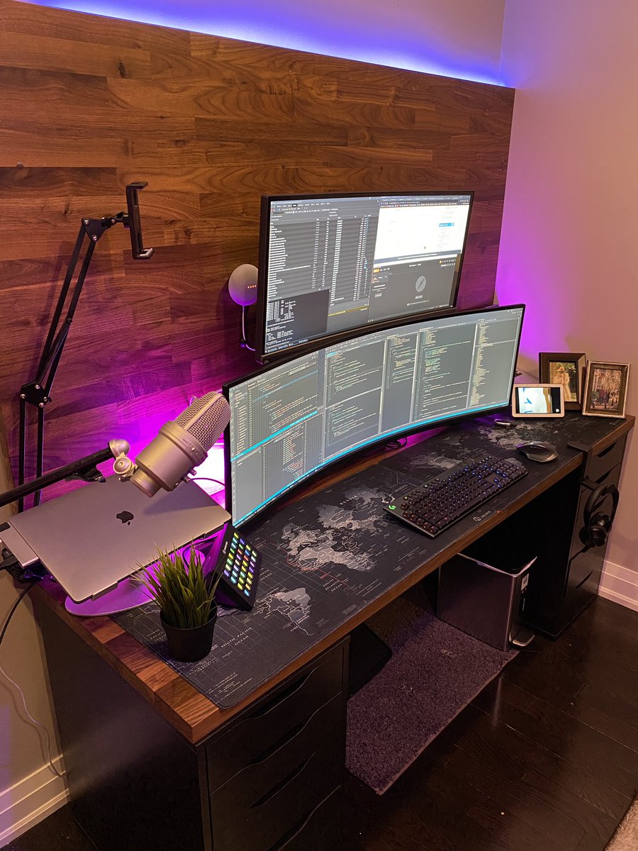 NinthAccretion's tweet image. Saturday nights; no complaints though. #battlestations #developer #codingsetup #developerlife