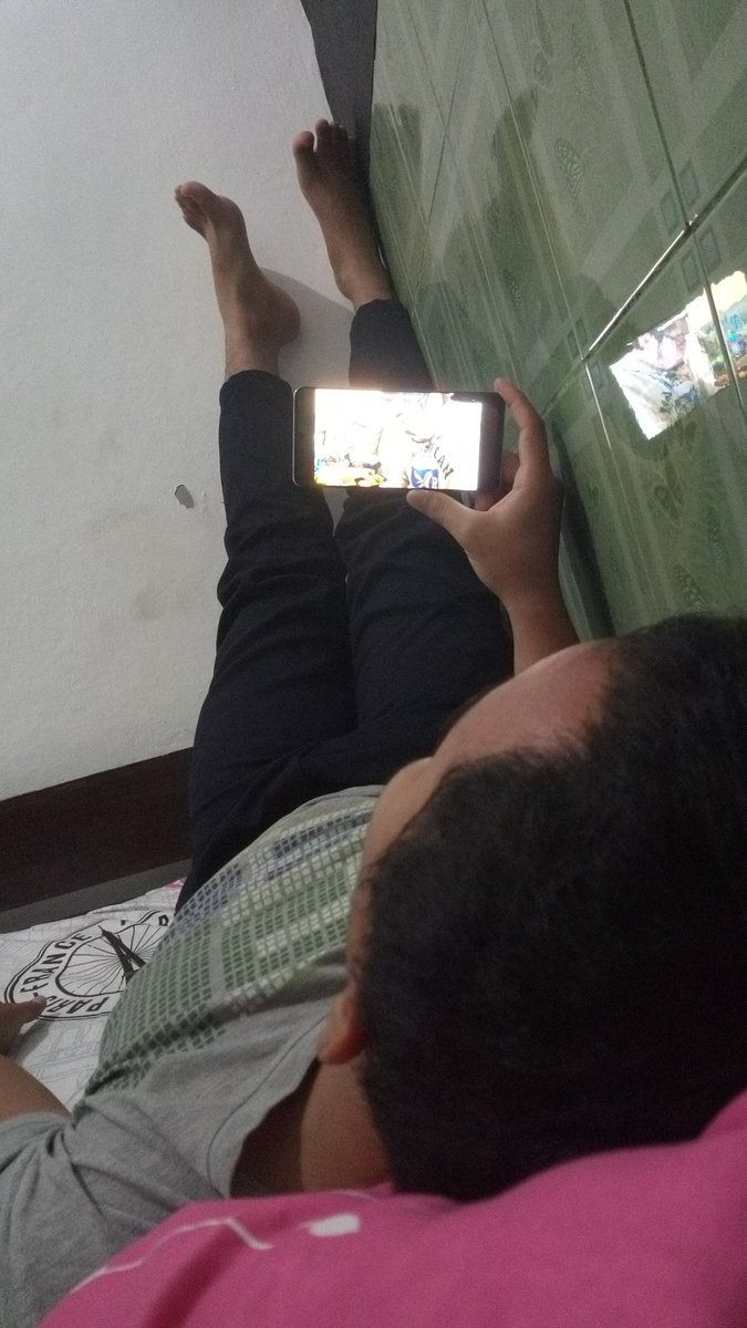 dntjz01's tweet photo. @subtanyarl Nih kelakuan abang gue kalo ke kosan, lgsg molor di kamar gue. Cowok mu boleh ngasih tau tapi sorry kalo sampe ngelarang itu ga banget. Gue sm abang gue beda kota dan dia tiap weekend bbrp kali jenguk gue. Dan kita posisi nya jauh dari ortu. https://t.co/yLAHnmn2Ax