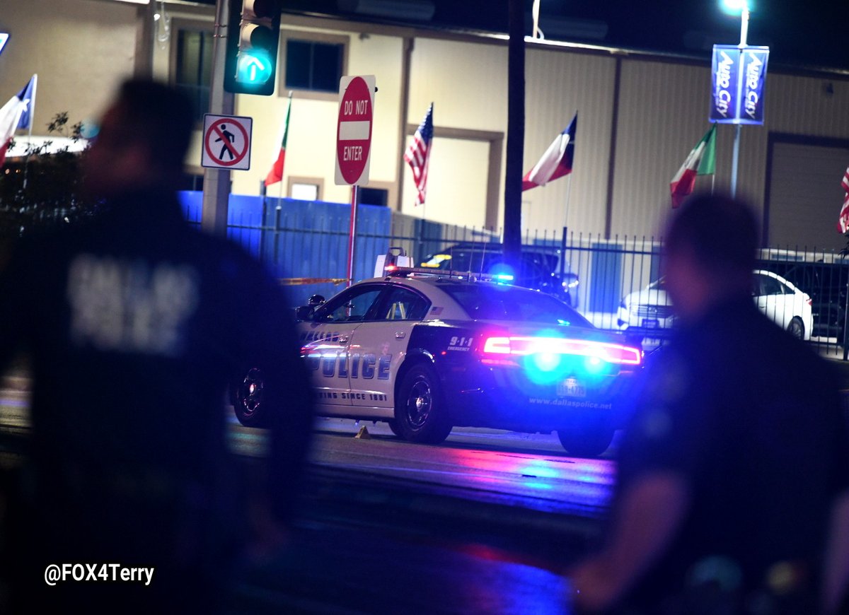 FOX4Terry's tweet image. #NOW @DallasPD detectives and crime analyst pouring over a scene were a #Dallas police officer took gunfire, returned fire wounding the suspect suspect. More @GoodDayFox4 @FOX4
