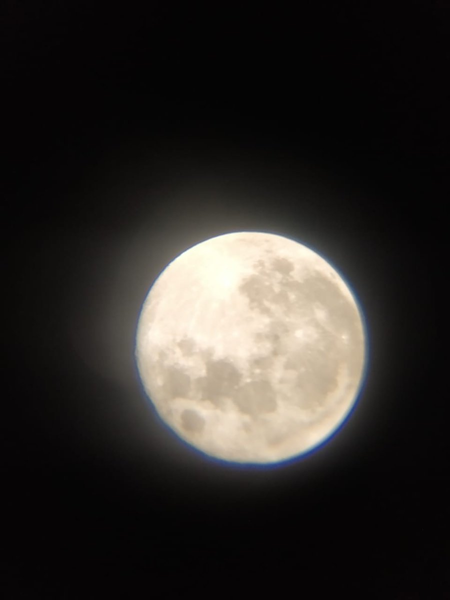 MahimaVishal's tweet photo. The beauty of The moon 🌙 through my telescope 😍
#SundayThoughts https://t.co/jKiAOZK2d4