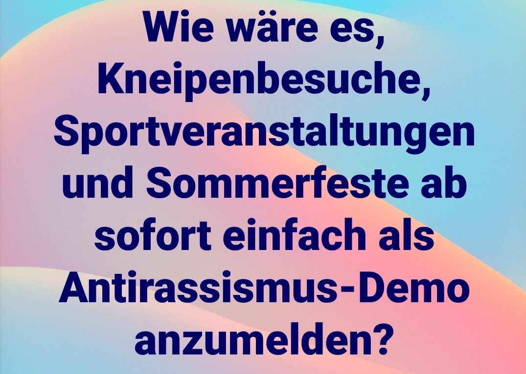 Susi_Georg's tweet photo. @nellinelke @bodoramelow @Markus_Soeder Es kann mir keiner mehr erklären das 10000 Menschen eng zusammen stehen dürfen und die Kindergärten sind noch im eingeschr. Betrieb. Über die Vorschläge zu den Lockerungen von Hr. Ramelow haben sich alle aufgeregt. Hier traut sich Herr Söder nicht vor die Kamera. https://t.co/bImA0rykXD