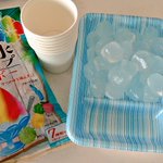 わらび餅をかき氷シロップに浸したら？夏にピッタリなカラフルわらび餅の出来上がり!
