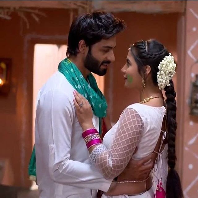 Devuthran2's tweet photo. @Devuthran2 @veejay_k @meera1611 
Hot jodi 💜💜💜💜💜 https://t.co/dJeWHMjNvE