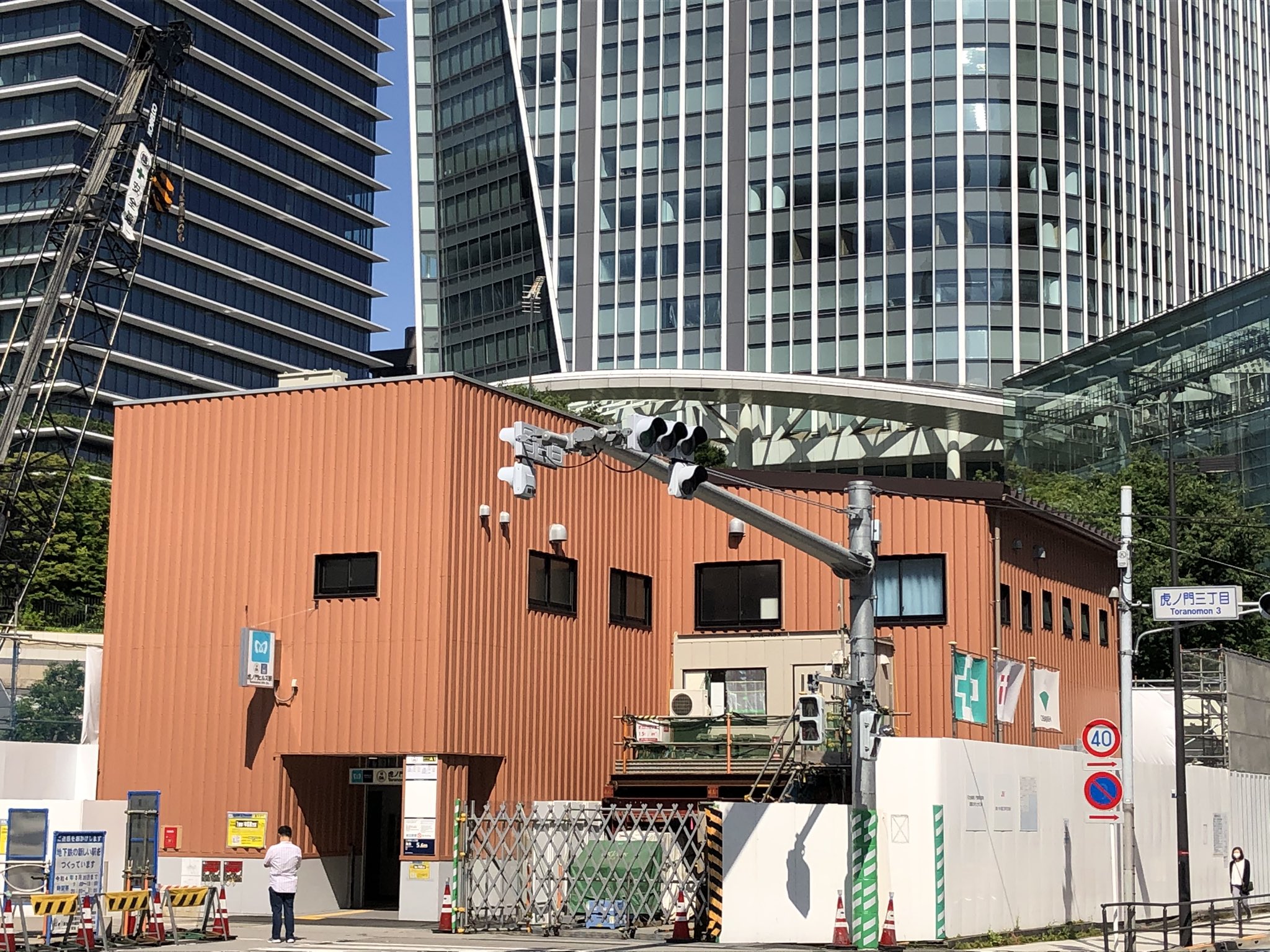 悲報 先日開業した 虎ノ門ヒルズ駅 入り口の外見が地味すぎるwww えのげ 悲報 先日開業した 虎ノ門ヒルズ駅 入り口の外見が地味すぎるwww えのげ